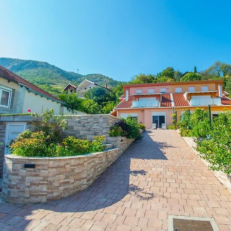 Apartments Enigma - With Private Parking Mostar Esterno foto
