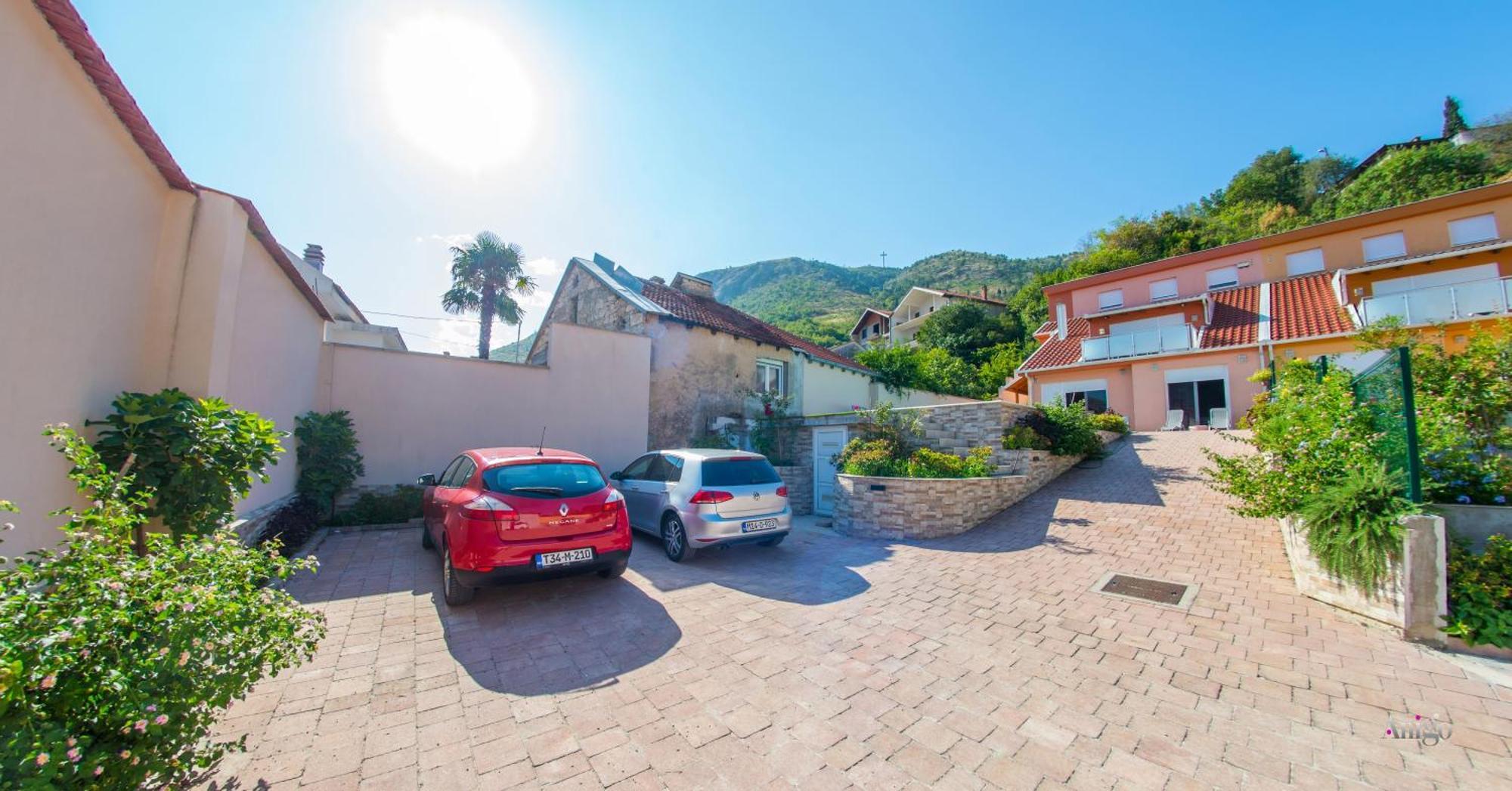 Apartments Enigma - With Private Parking Mostar Esterno foto