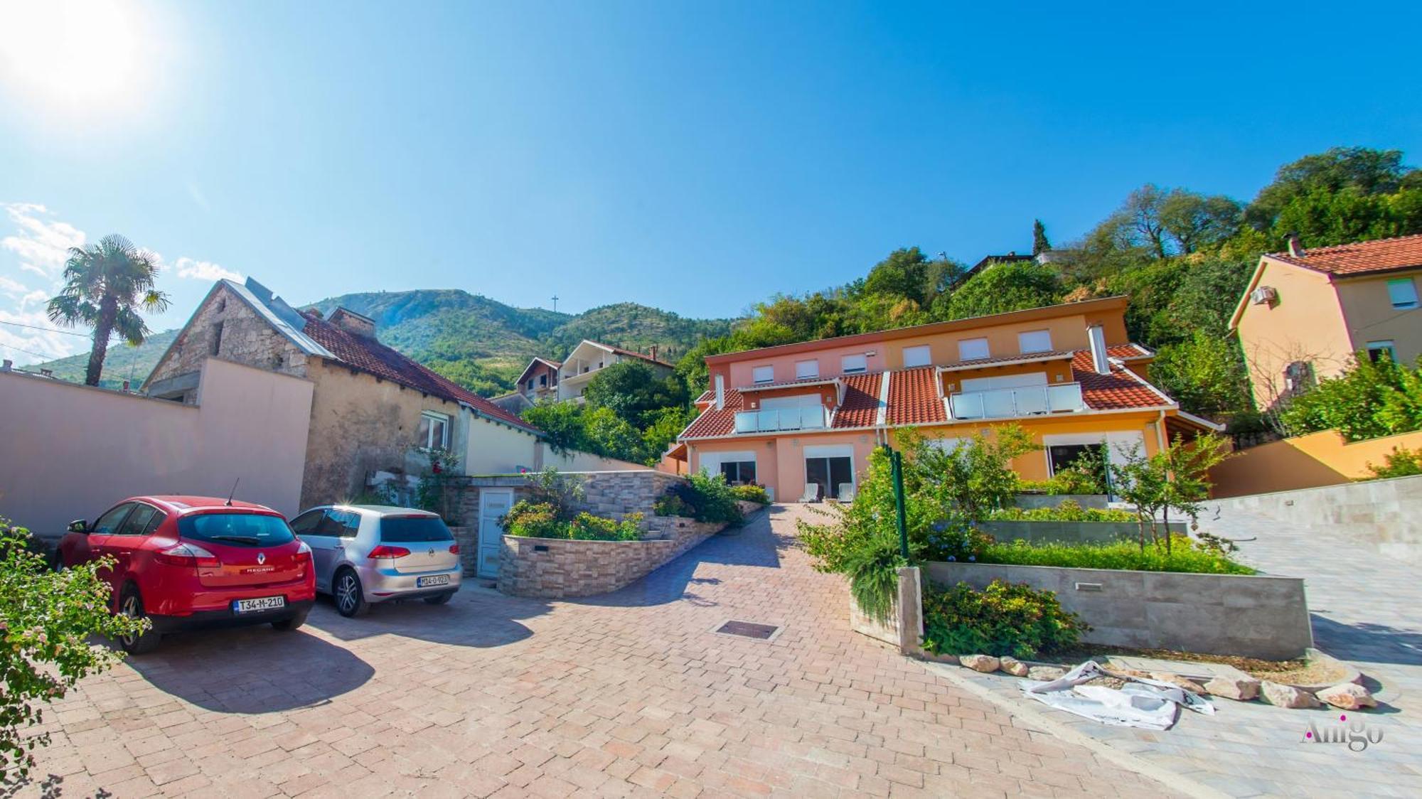 Apartments Enigma - With Private Parking Mostar Esterno foto