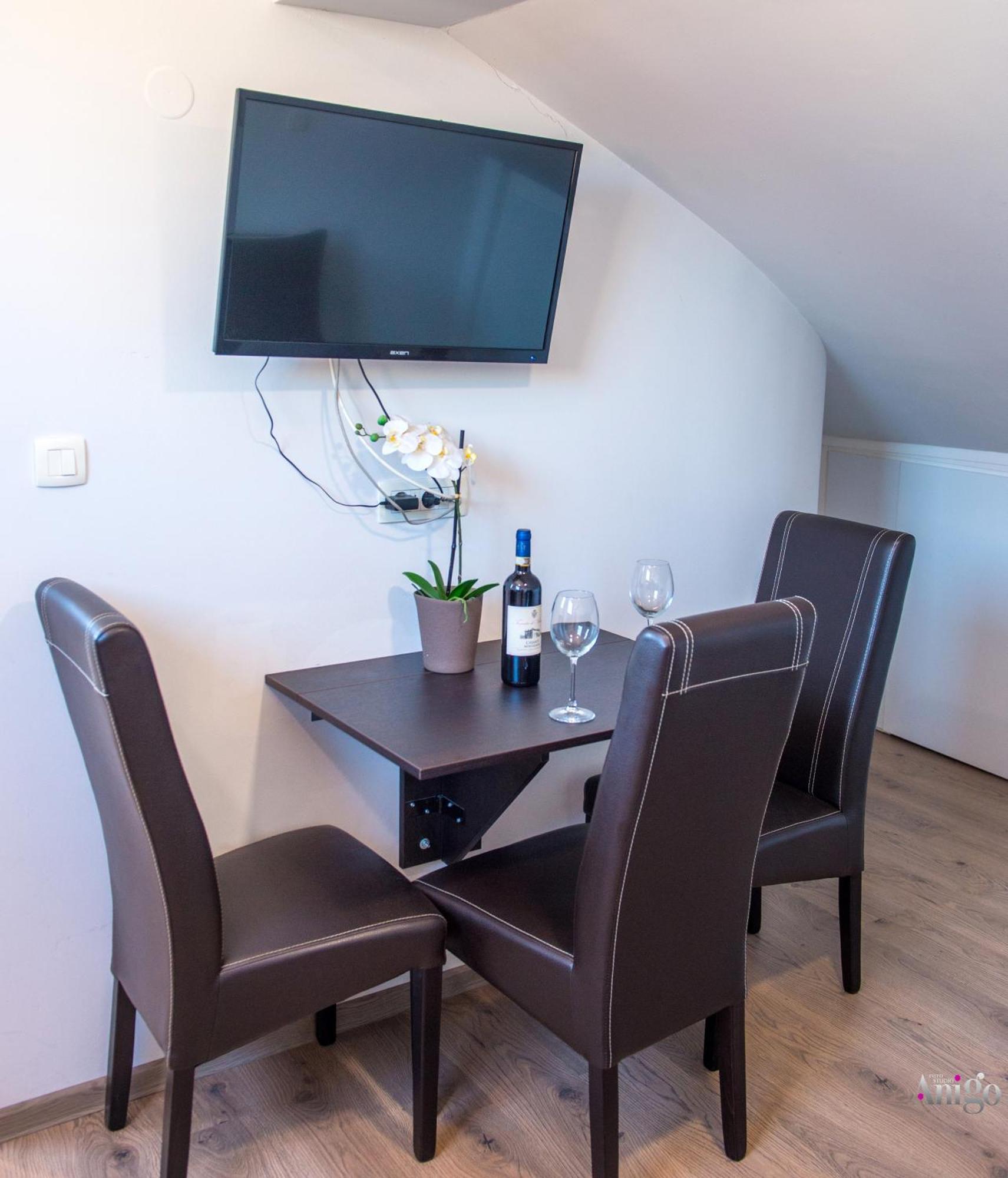 Apartments Enigma - With Private Parking Mostar Esterno foto